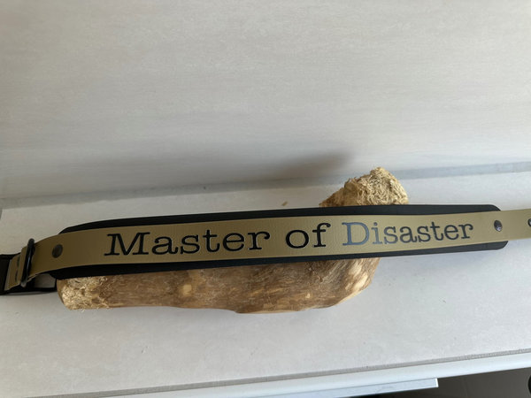 XL "Master of Disaster" in Khaki und Schwarz
